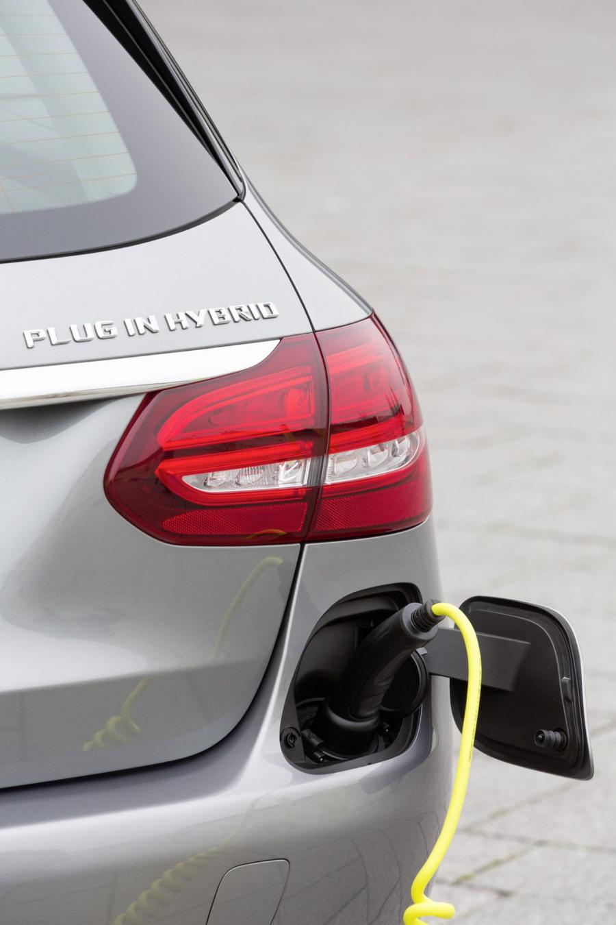  Mercedes-Benz C350 Plug-In Hybrid Estate 2015 года  (фото 8 из 13)
